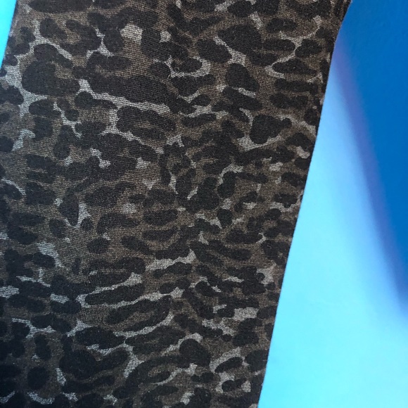 Sharp 2 piece skirt blazer set, looks - Picture 2 of 3